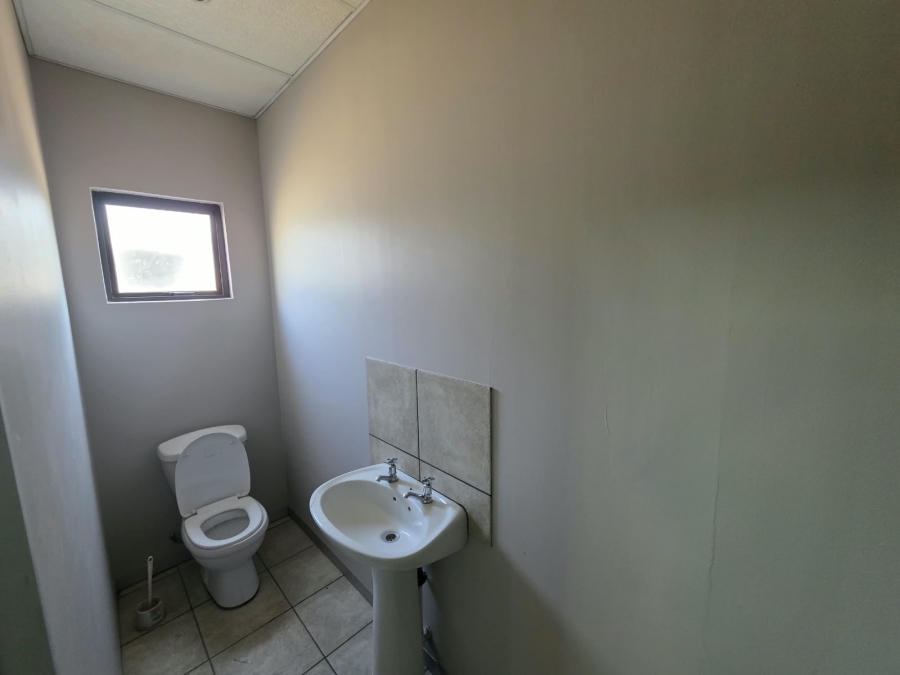 To Let Commercial Property for Rent in Oos Einde Free State